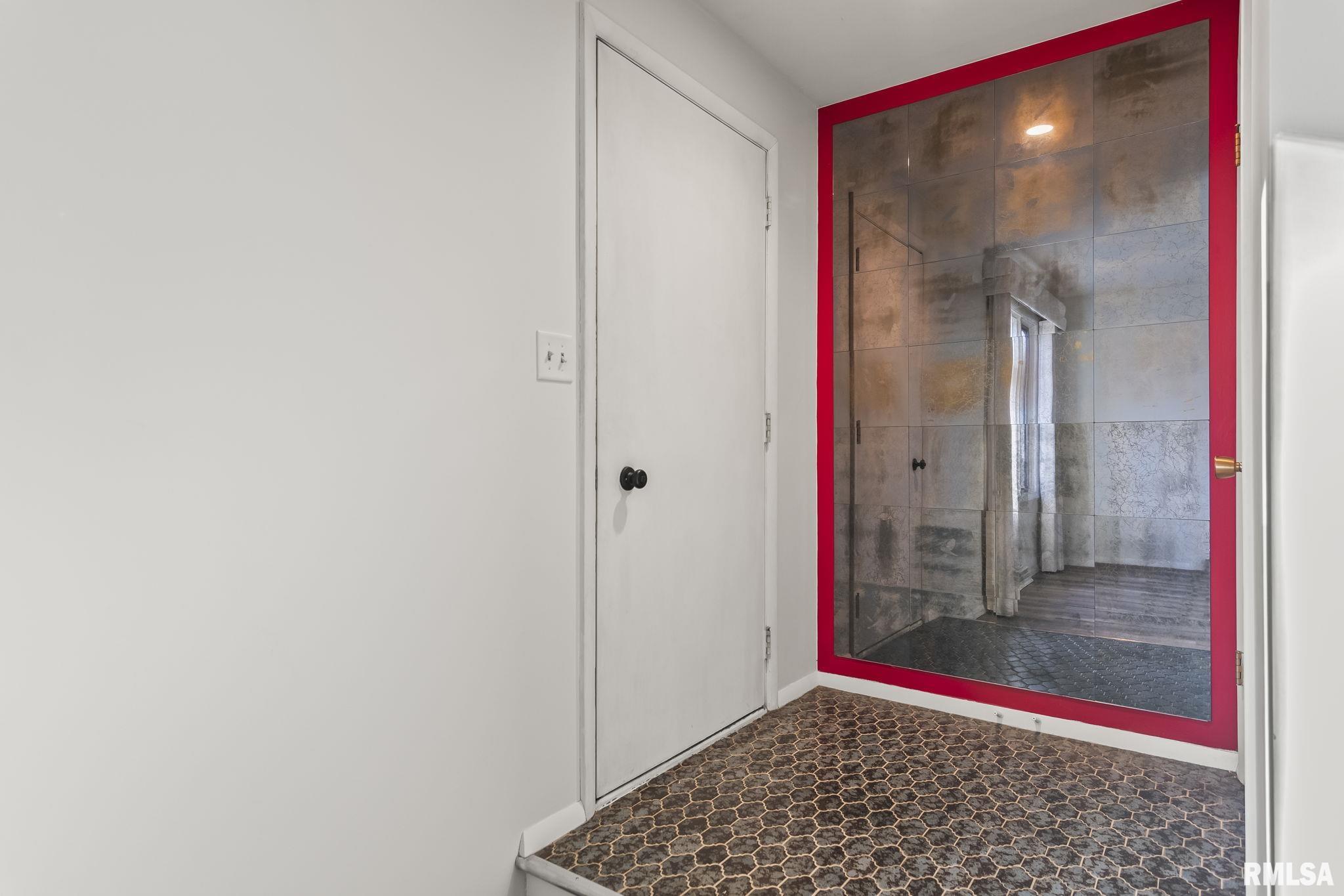 2337 Grinnell Drive Springfield, IL 62704 - Photo 4 of 39