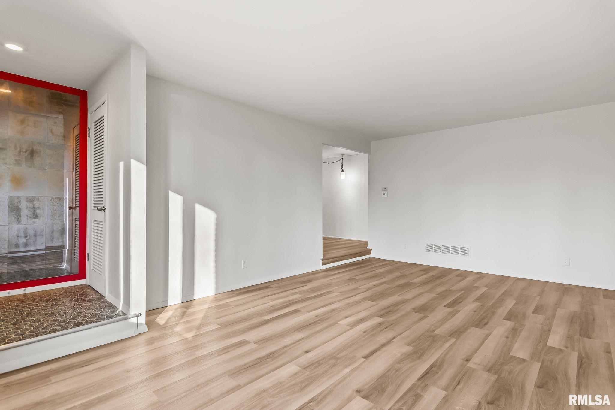 2337 Grinnell Drive Springfield, IL 62704 - Photo 5 of 39