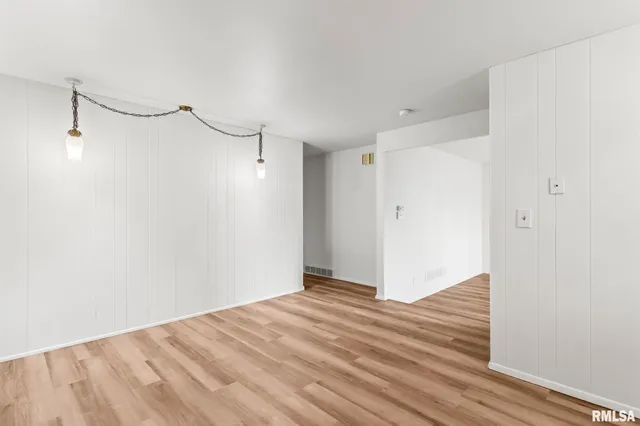 $199,900 | 2337 Grinnell Drive, Springfield, IL 62704