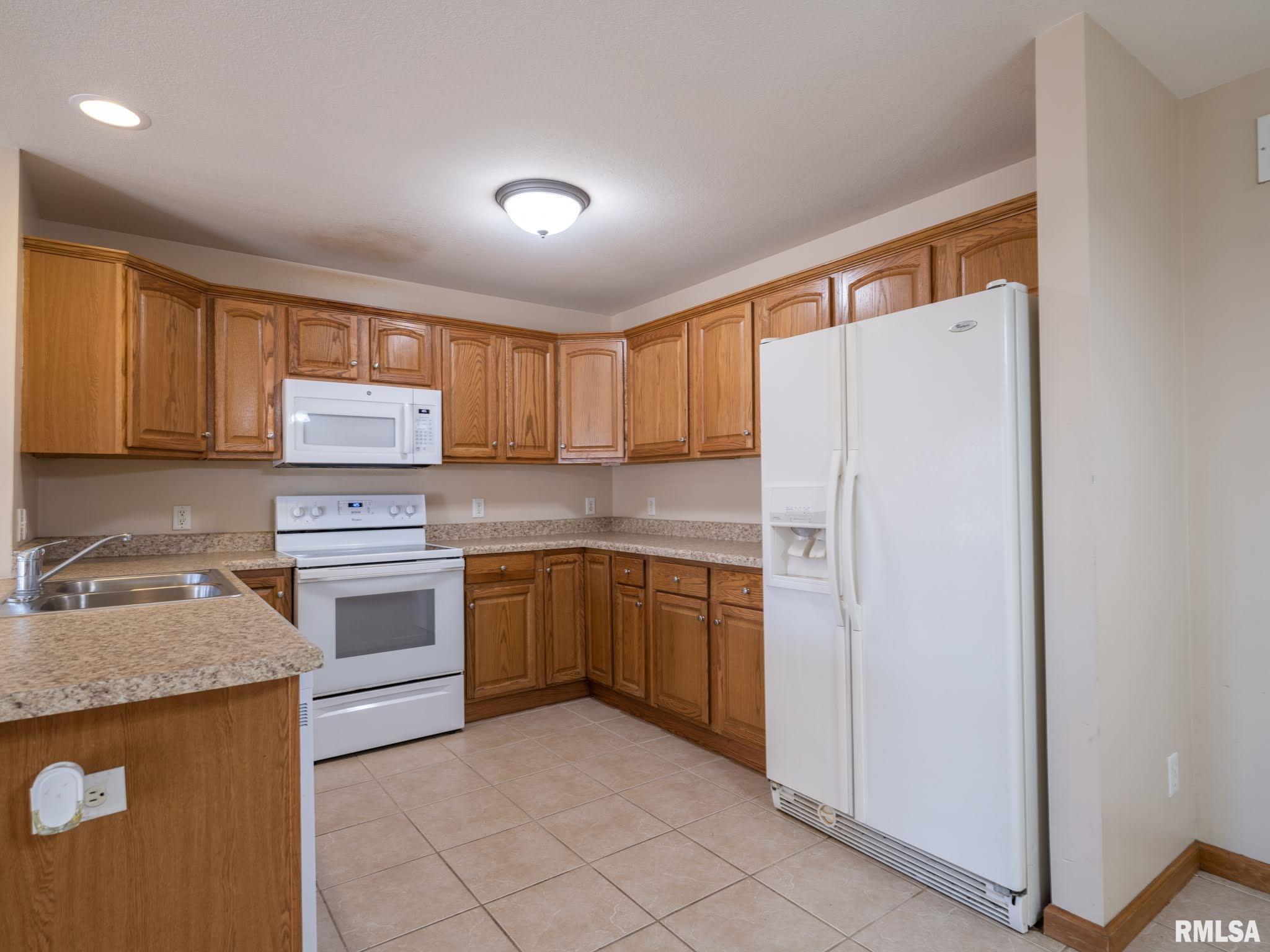 1628 West Geneva Road Peoria, IL 61615 - Photo 11 of 46 Gallery Image 11