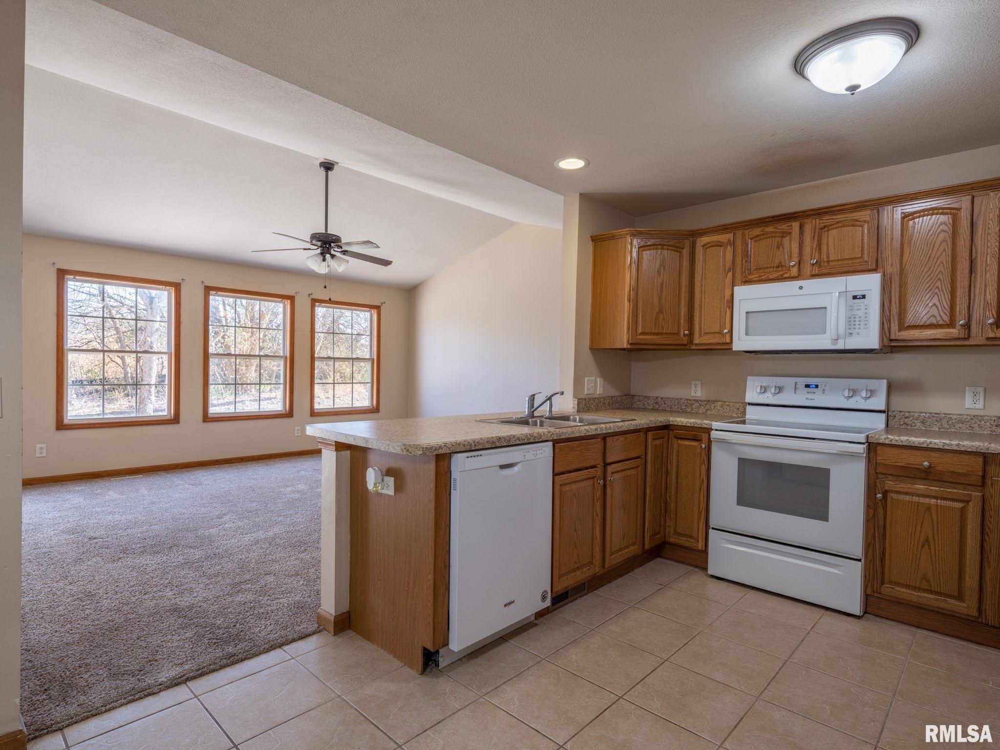 1628 West Geneva Road Peoria, IL 61615 - Photo 12 of 46 Gallery Image 12