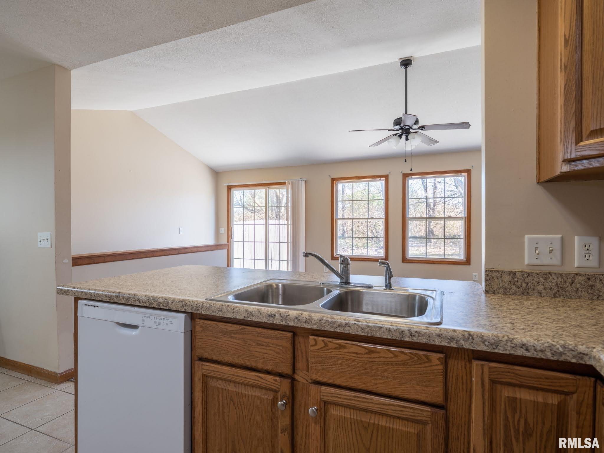 1628 West Geneva Road Peoria, IL 61615 - Photo 13 of 46 Gallery Image 13