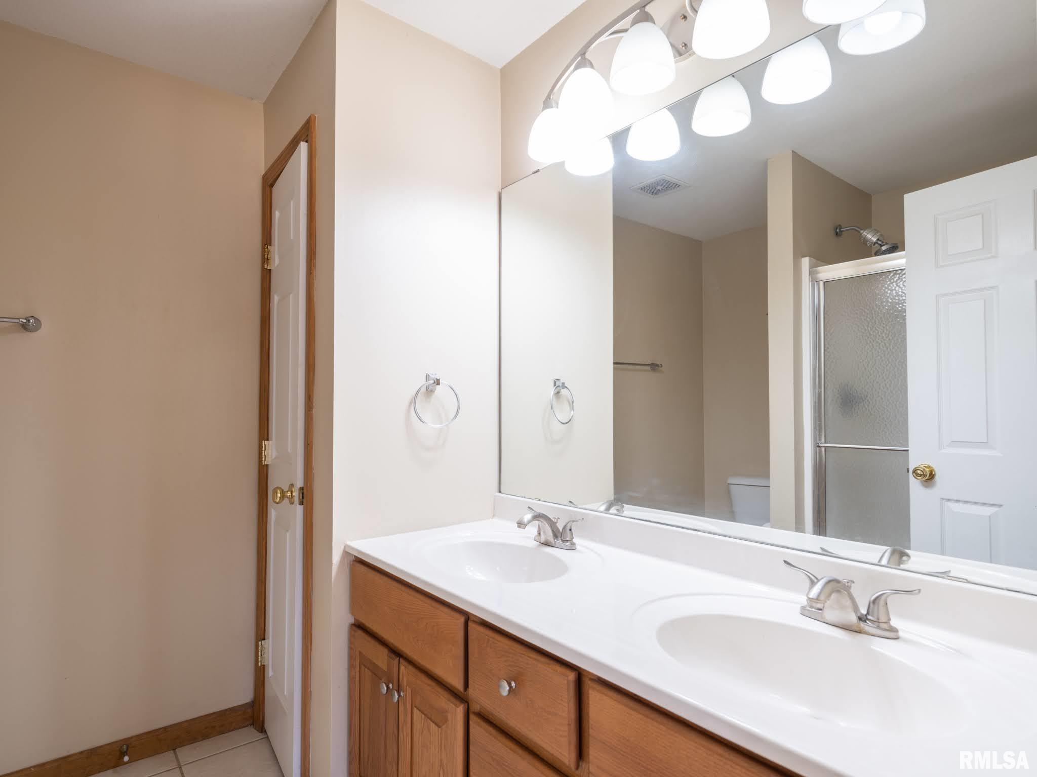 1628 West Geneva Road Peoria, IL 61615 - Photo 19 of 46 Gallery Image 19