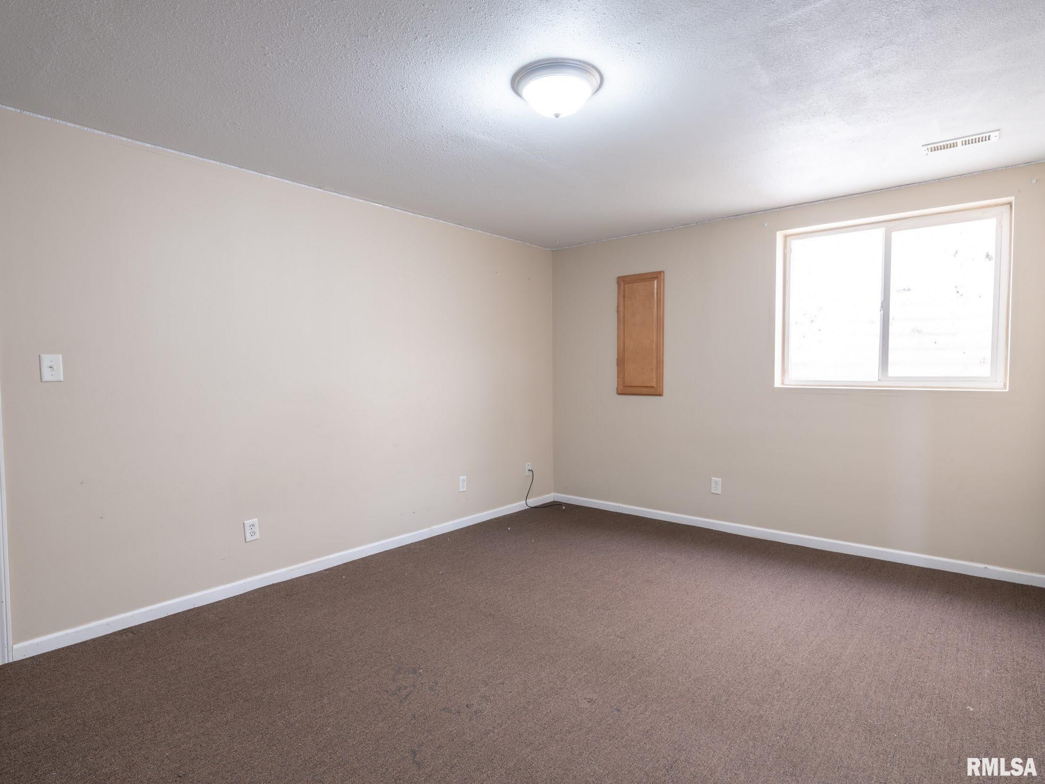 1628 West Geneva Road Peoria, IL 61615 - Photo 22 of 46 Gallery Image 22
