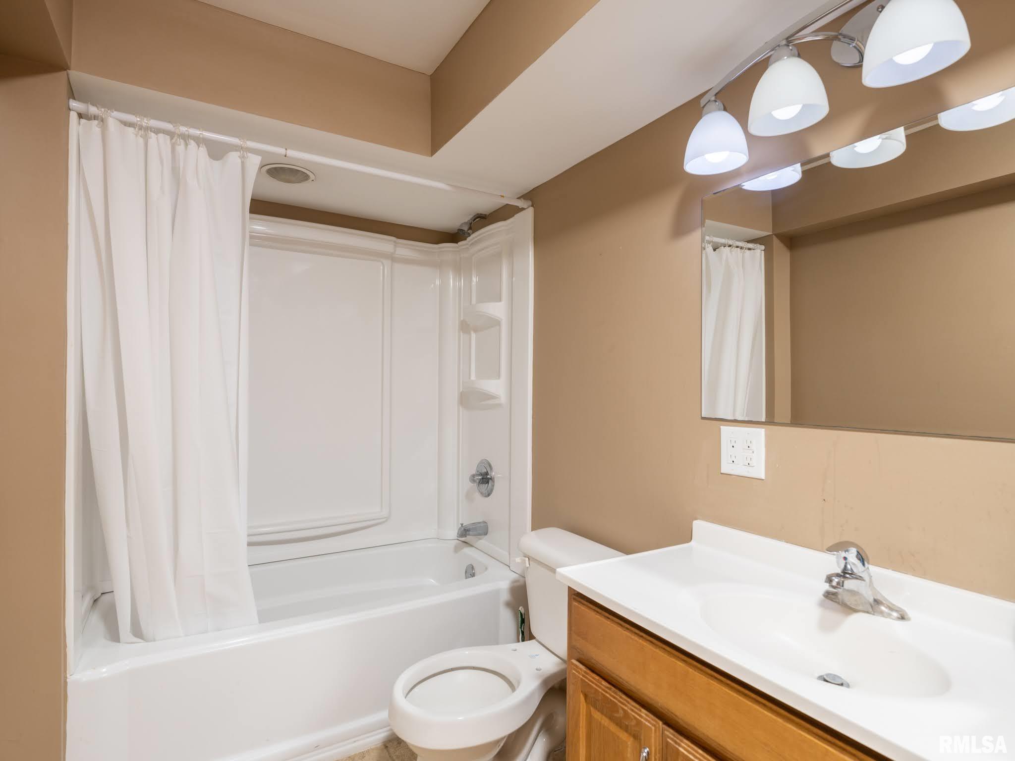 1628 West Geneva Road Peoria, IL 61615 - Photo 23 of 46 Gallery Image 23