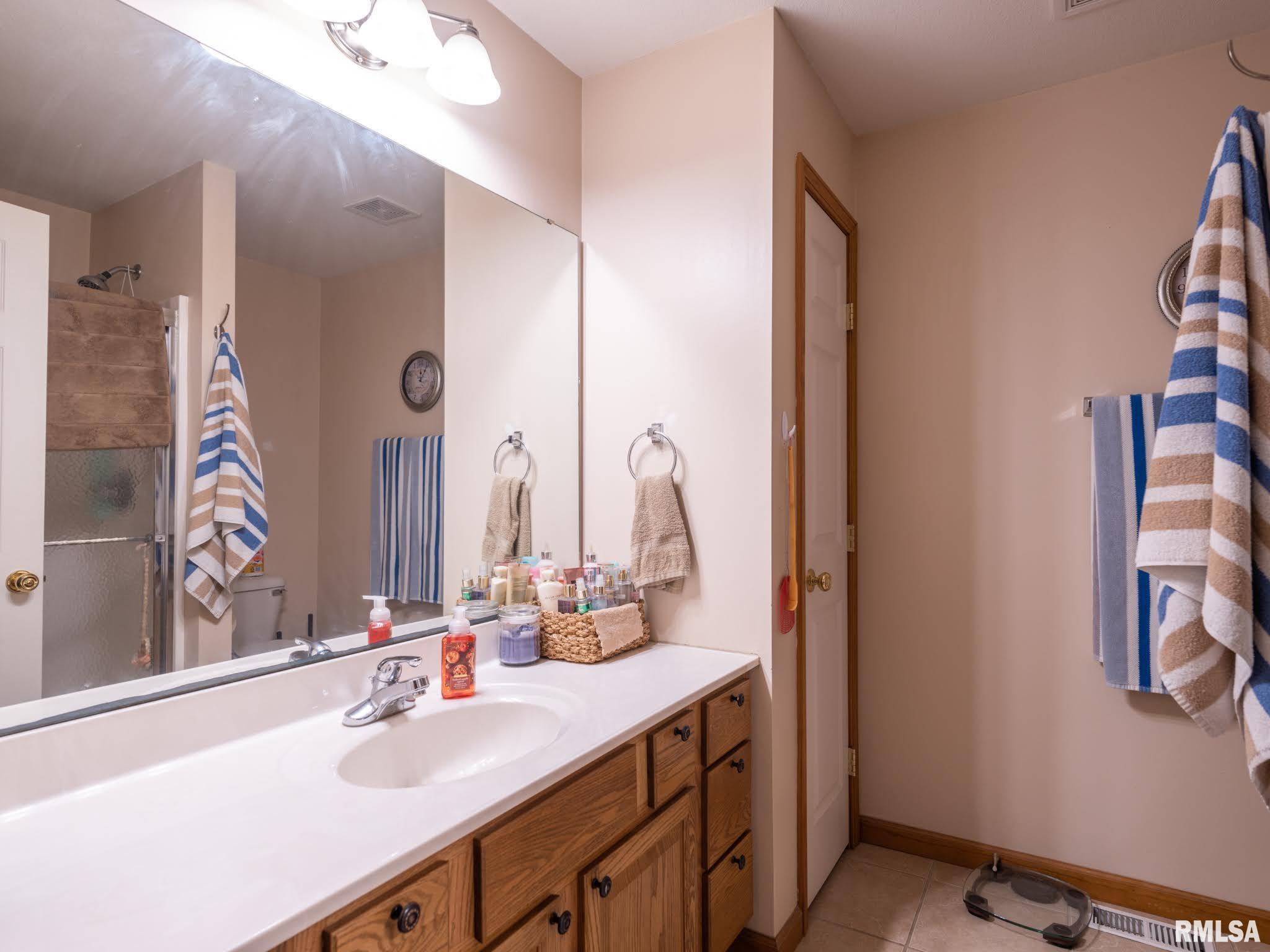 1628 West Geneva Road Peoria, IL 61615 - Photo 39 of 46 Gallery Image 39