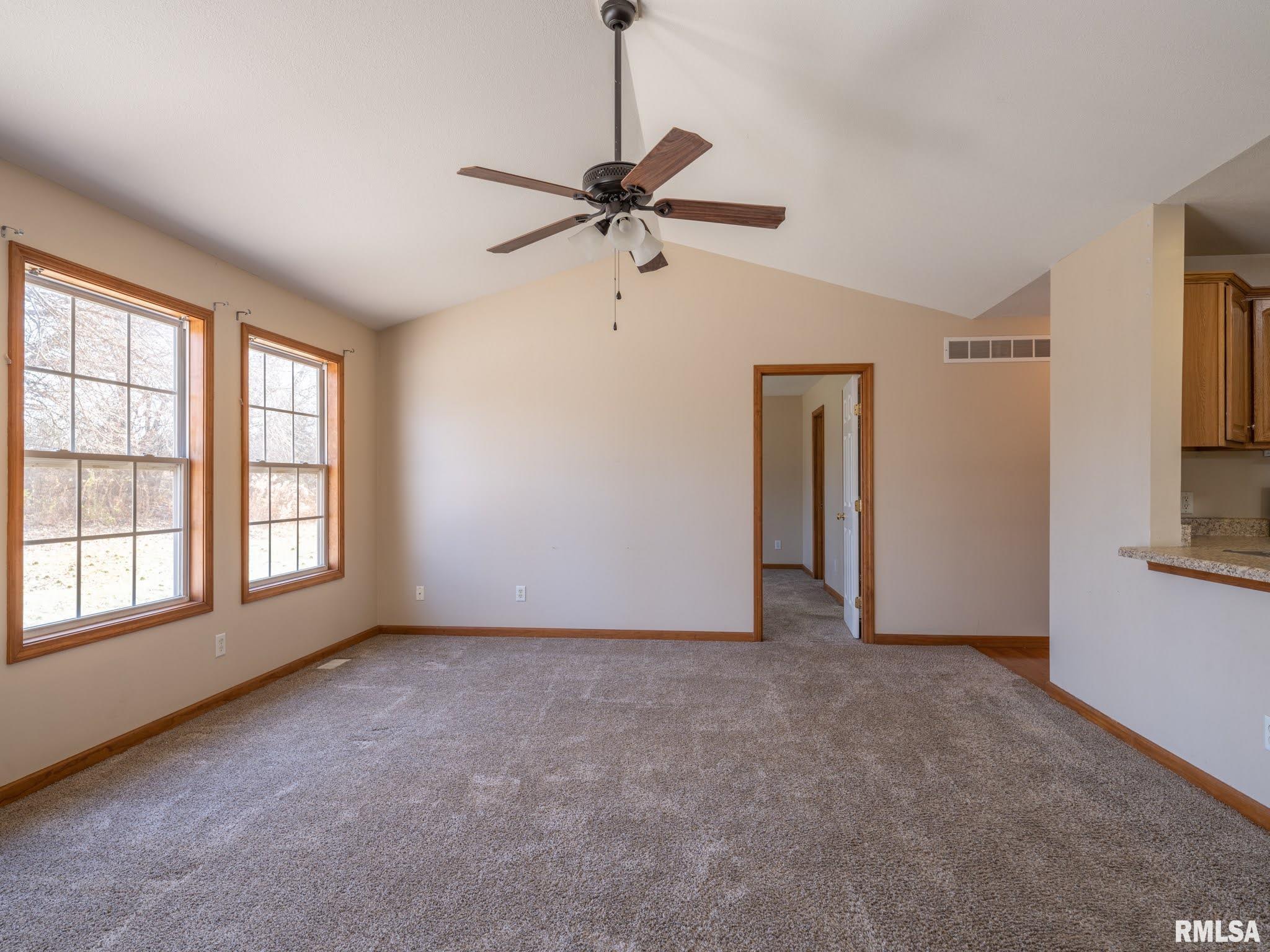 1628 West Geneva Road Peoria, IL 61615 - Photo 8 of 46 Gallery Image 8