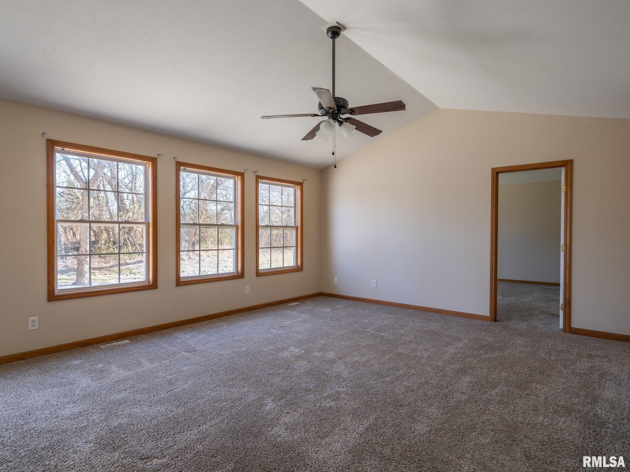 1628 West Geneva Road Peoria, IL 61615 - Photo 9 of 46 Gallery Image 9