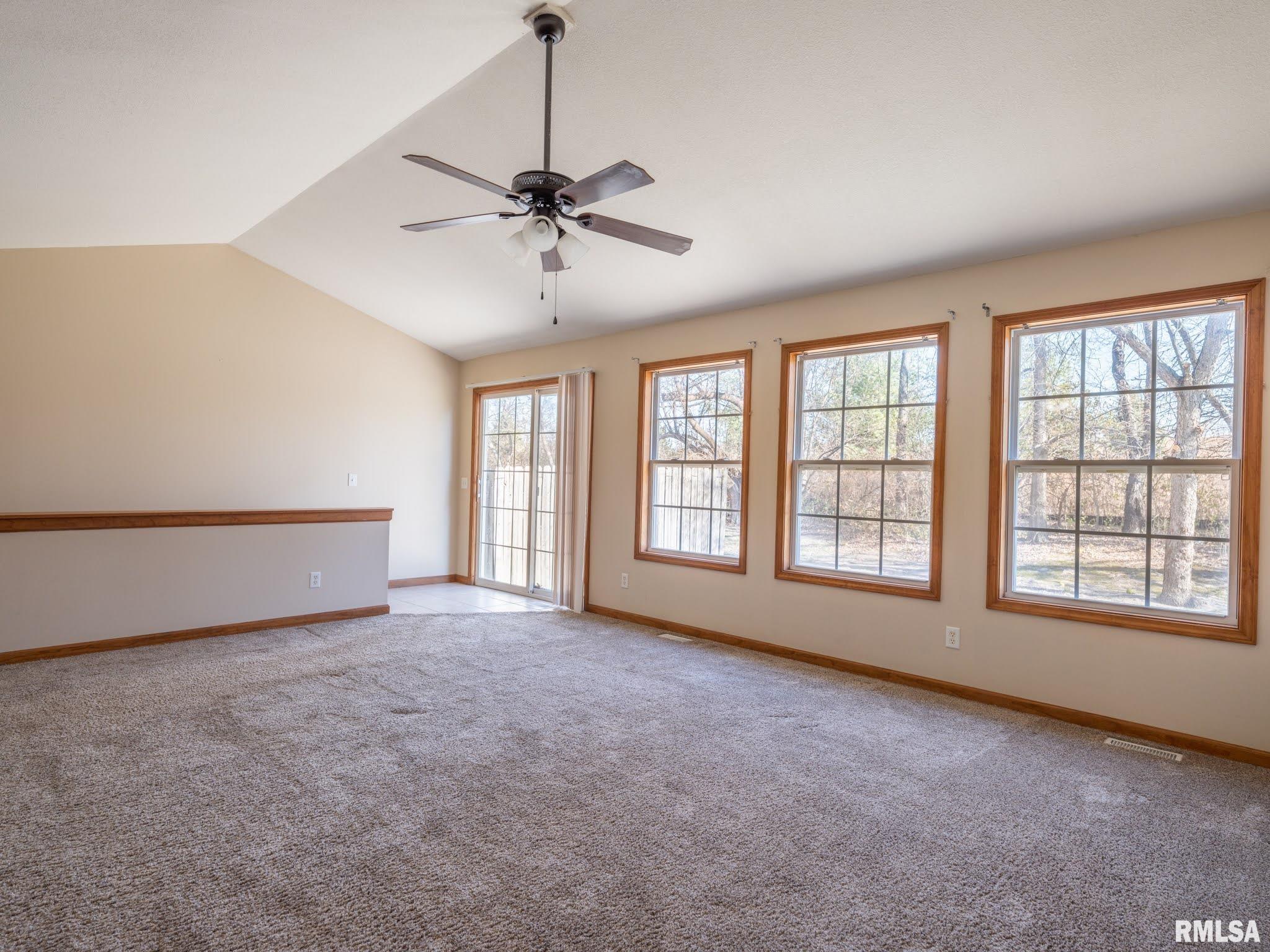 1628 West Geneva Road Peoria, IL 61615 - Photo 10 of 46 Gallery Image 10