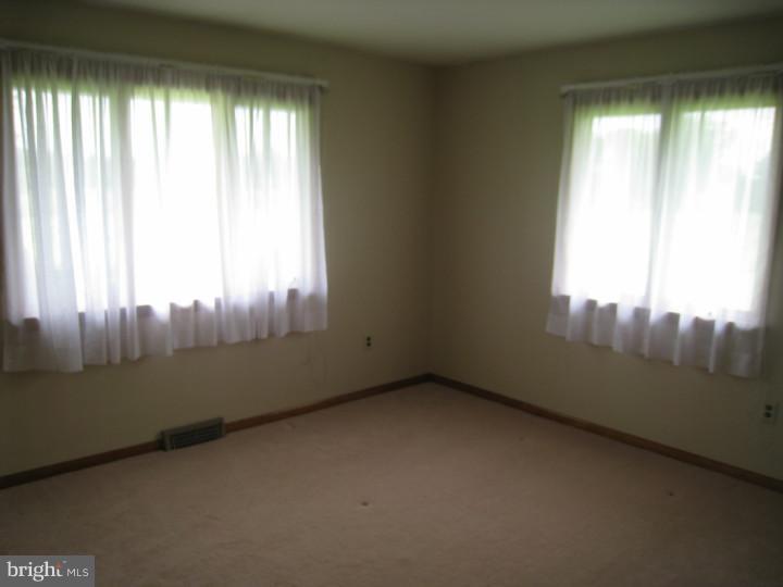 2593 Shaws Corner Road Clayton, DE 19938 - Photo 6 of 16 Living Room