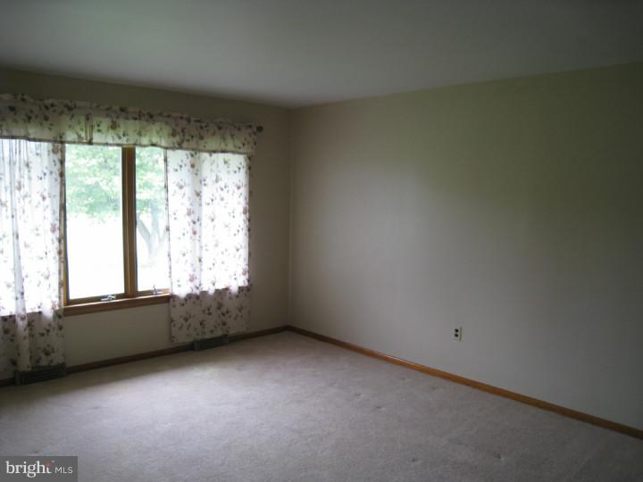 2593 Shaws Corner Road Clayton, DE 19938 - Photo 8 of 16 Living Room