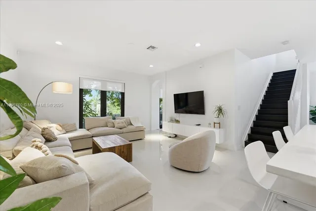 $1,239,000 | 617 Northeast 191st Street, Miami, FL 33179