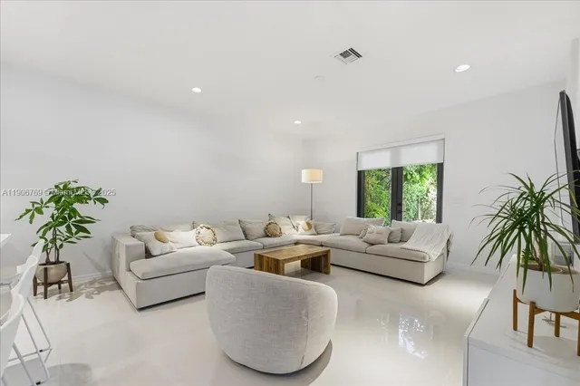 $1,239,000 | 617 Northeast 191st Street, Miami, FL 33179