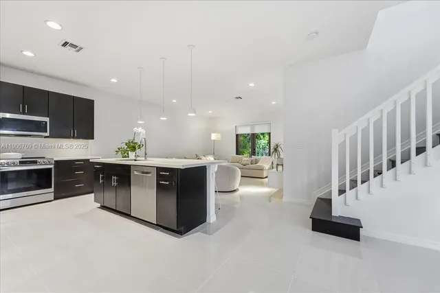$1,239,000 | 617 Northeast 191st Street, Miami, FL 33179
