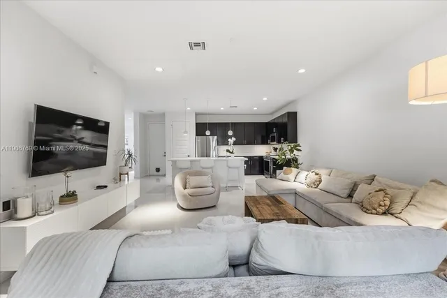 $1,239,000 | 617 Northeast 191st Street, Miami, FL 33179