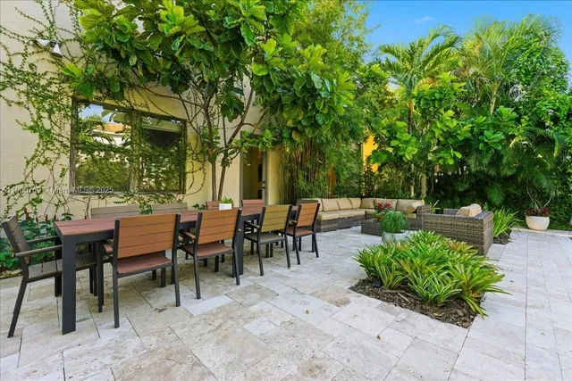 $1,239,000 | 617 Northeast 191st Street, Miami, FL 33179