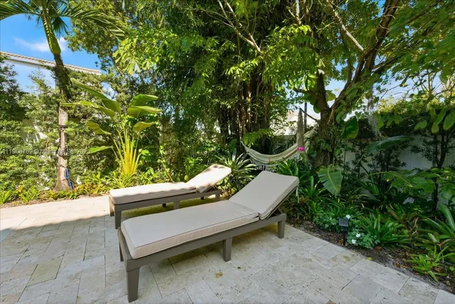 $1,239,000 | 617 Northeast 191st Street, Miami, FL 33179