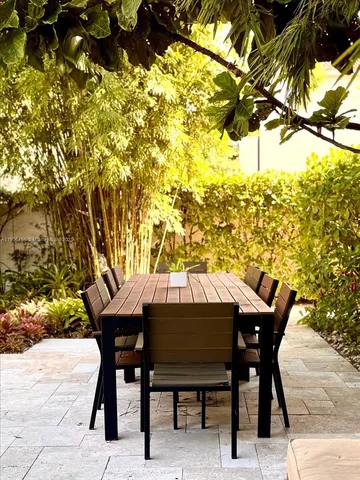 $1,239,000 | 617 Northeast 191st Street, Miami, FL 33179