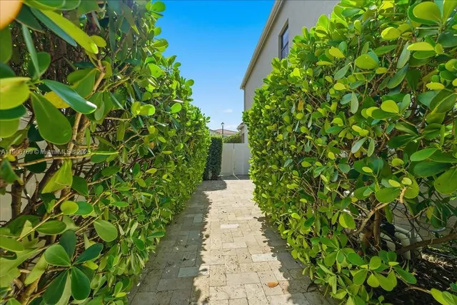 $1,239,000 | 617 Northeast 191st Street, Miami, FL 33179