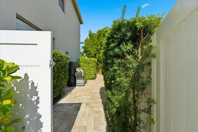 $1,239,000 | 617 Northeast 191st Street, Miami, FL 33179