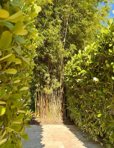 $1,239,000 | 617 Northeast 191st Street, Miami, FL 33179