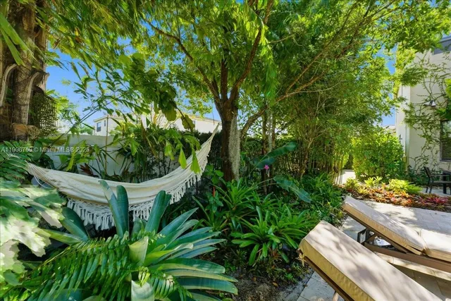 $1,239,000 | 617 Northeast 191st Street, Miami, FL 33179