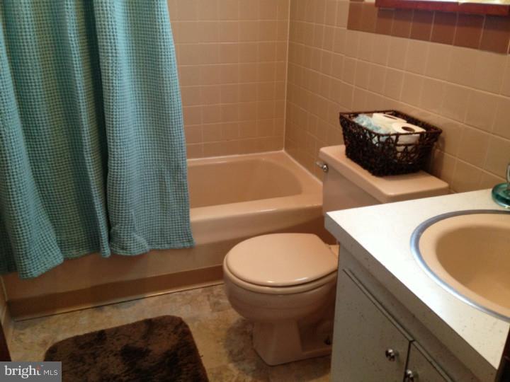 123 Princeton Road Audubon, NJ 08106 - Photo 13 of 17 Bathroom