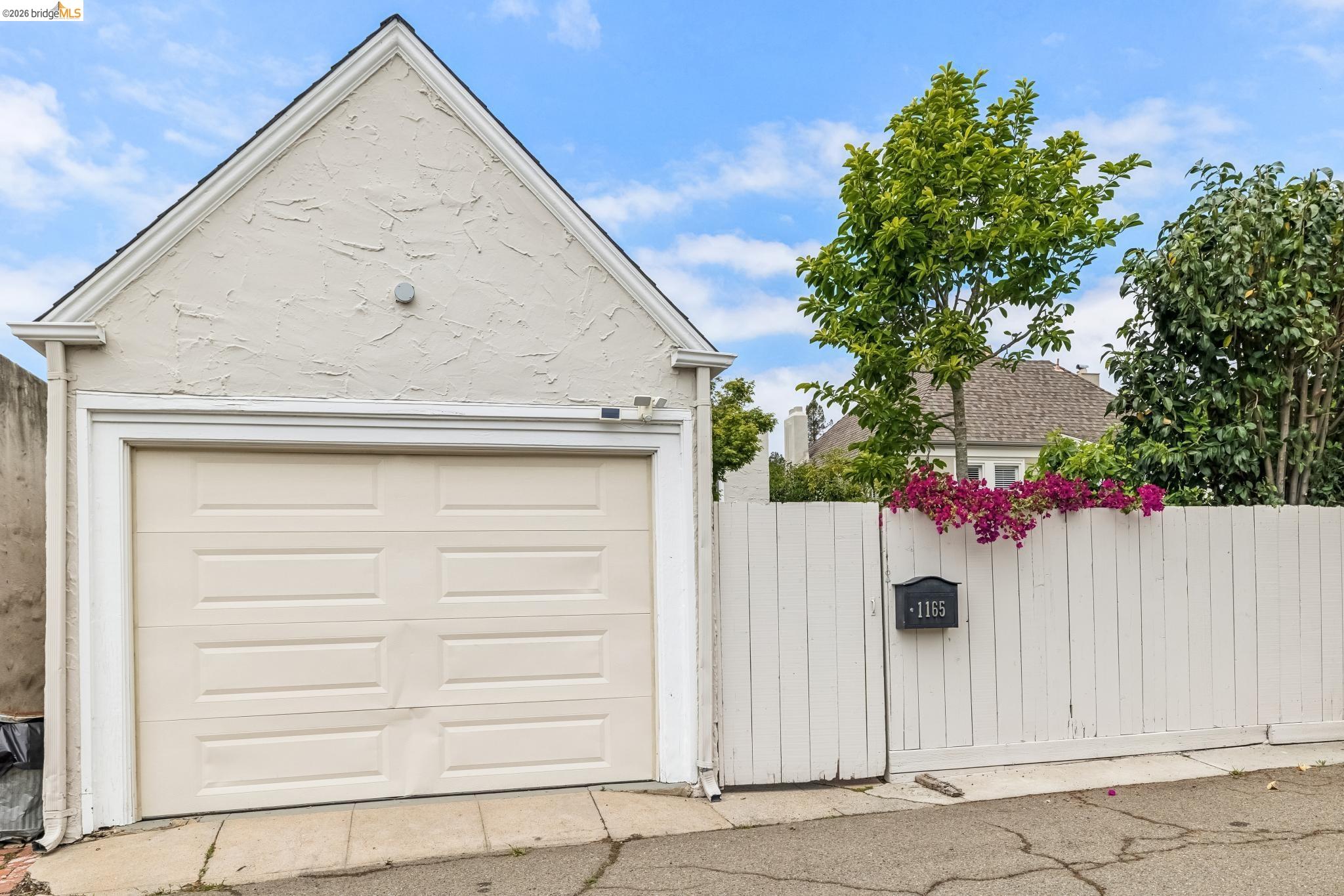 1165 Harvard Road Piedmont, CA 94610 - Photo 51 of 62 Private Owners Level In Entrance