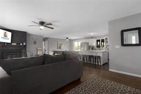 $669,950 | 1204 East 223rd Street, Cleveland, MO 64734