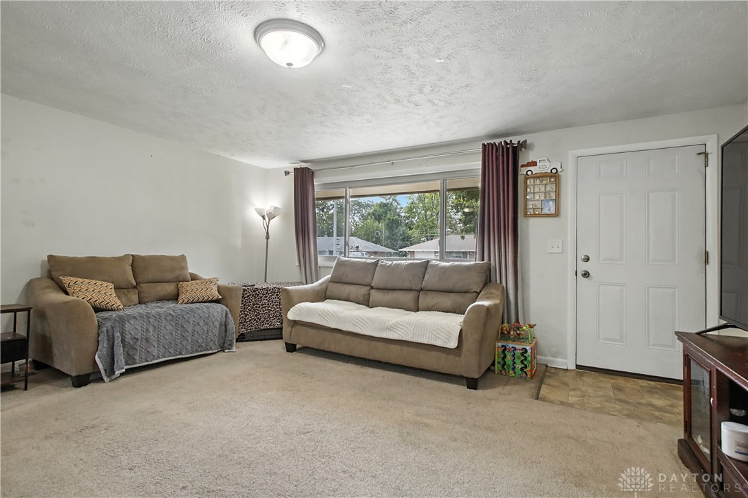 4796 Lamme Road Dayton, OH 45439 - Photo 4 of 28