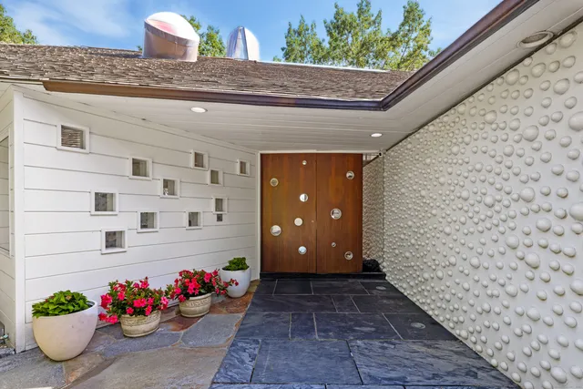 a view of a entryway door of the house