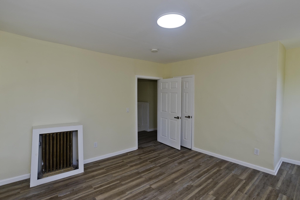205 St James Avenue Springfield, MA 01109 - Photo 18 of 28