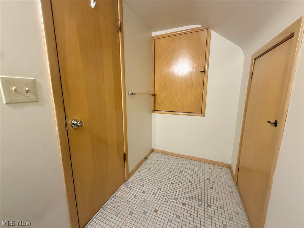24113 East Silsby Road Beachwood, OH 44122 - Photo 18 of 28