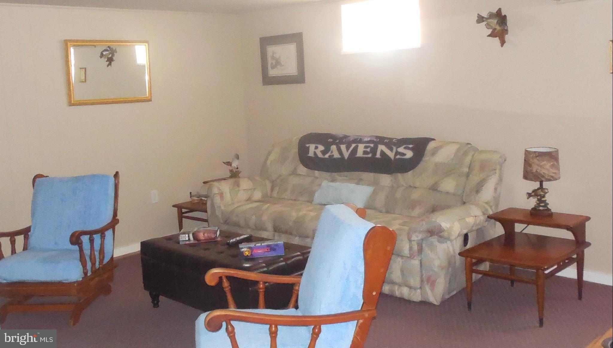 1322 Westburn Road Baltimore, MD 21228 - Photo 20 of 21 a living room with furniture and a lamp