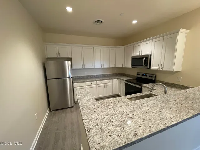 $1,595 | 192 Erie Boulevard, Schenectady, NY 12305