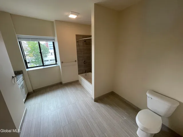 $1,595 | 192 Erie Boulevard, Schenectady, NY 12305