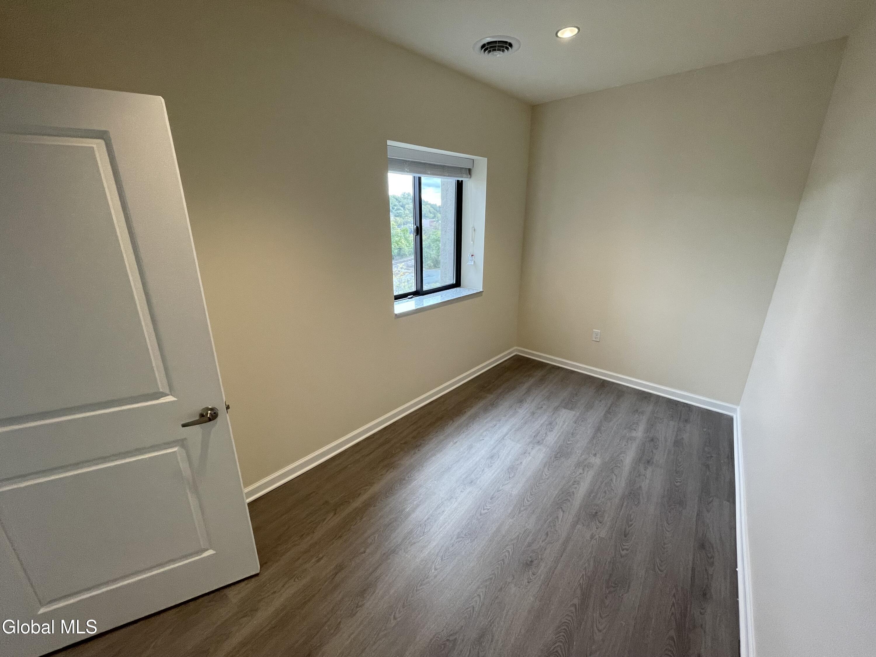 192 Erie Boulevard Schenectady, NY 12305 - Photo 19 of 56 IMG_6805