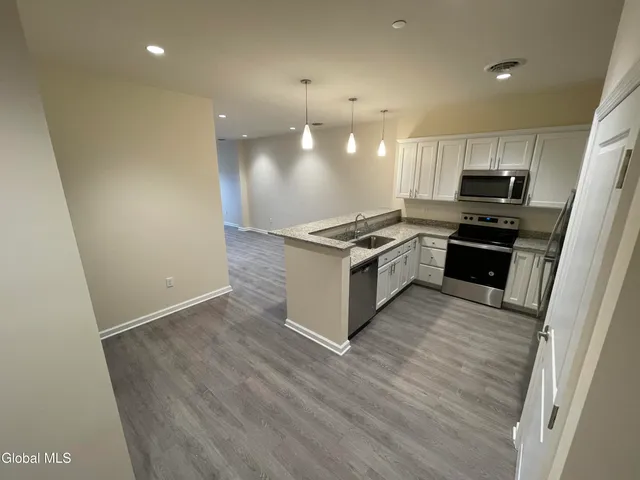 $1,595 | 192 Erie Boulevard, Schenectady, NY 12305