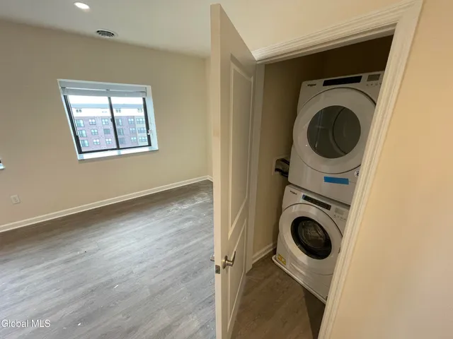 $1,595 | 192 Erie Boulevard, Schenectady, NY 12305