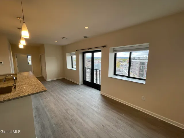 $1,595 | 192 Erie Boulevard, Schenectady, NY 12305