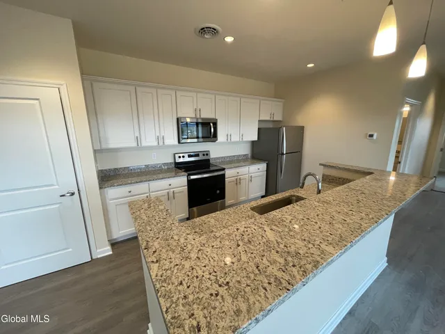 $1,595 | 192 Erie Boulevard, Schenectady, NY 12305