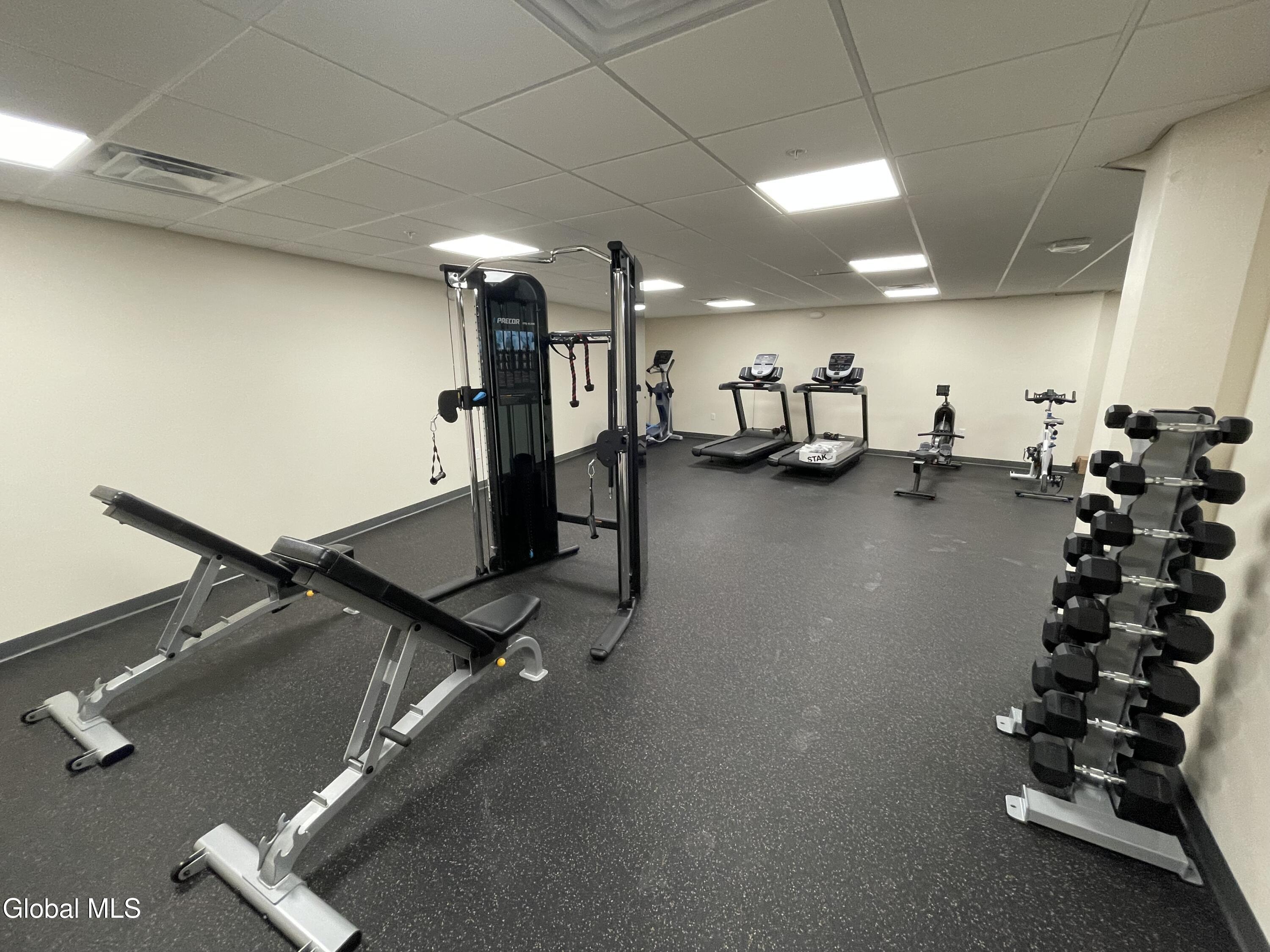 192 Erie Boulevard Schenectady, NY 12305 - Photo 4 of 56 IMG_7741