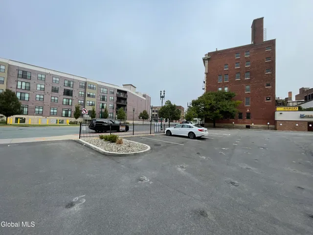 $1,595 | 192 Erie Boulevard, Schenectady, NY 12305