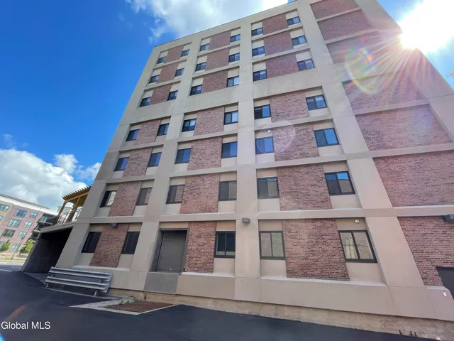 $1,595 | 192 Erie Boulevard, Schenectady, NY 12305