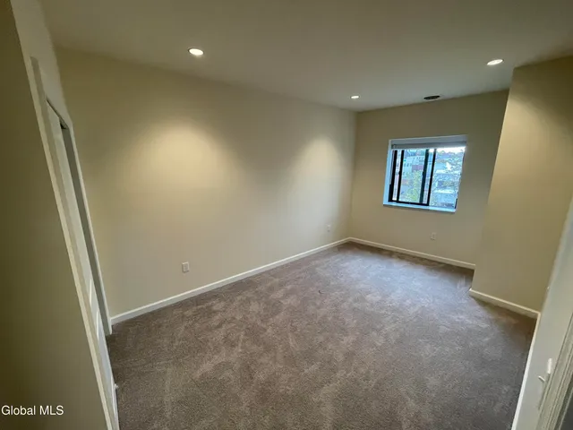 $1,595 | 192 Erie Boulevard, Schenectady, NY 12305