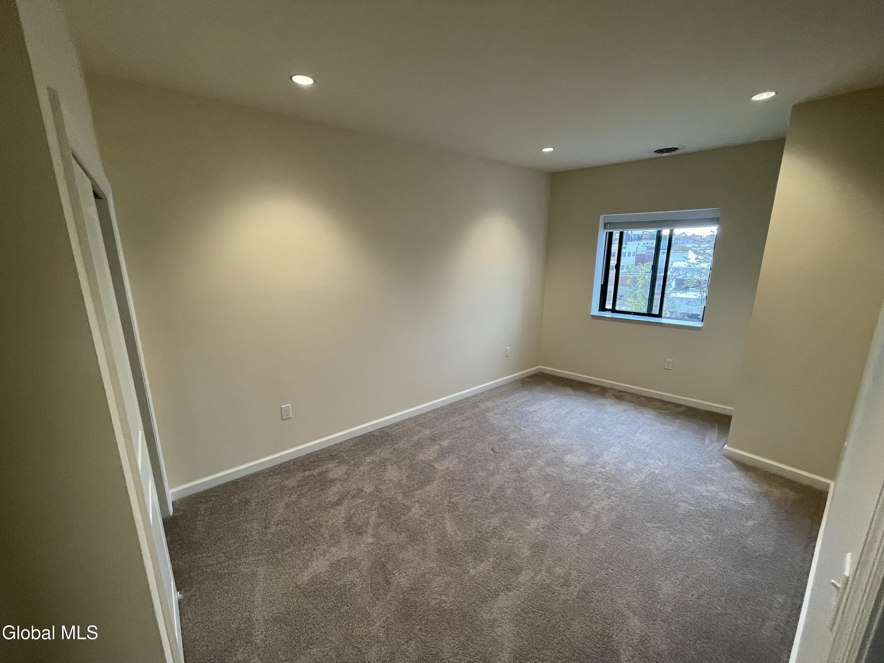 192 Erie Boulevard Schenectady, NY 12305 - Photo 7 of 56 IMG_6794