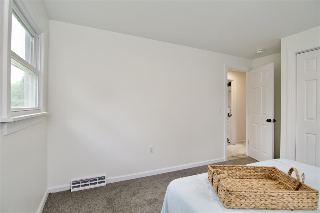464 Poole Street Ludlow, MA 01056 - Photo 21 of 40