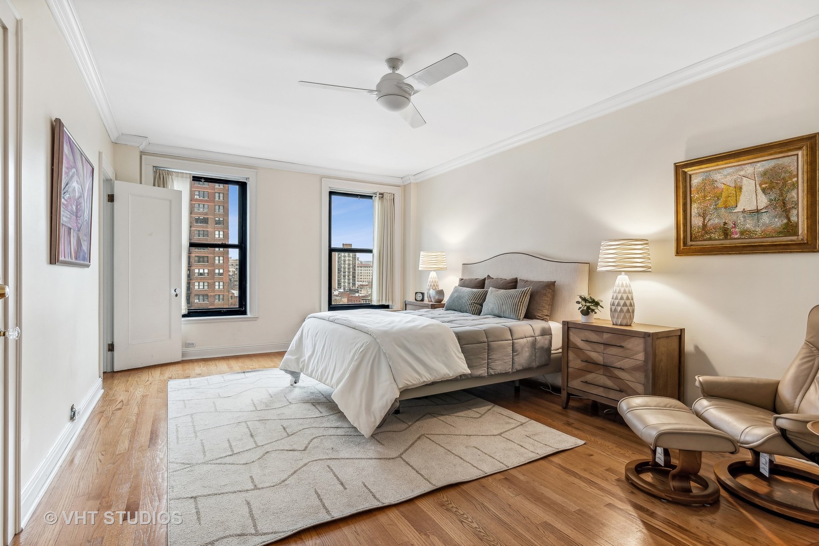 3100 North Sheridan Road, Unit 8B Chicago, IL 60657 - Photo 14 of 28 a bedroom with a bed and a couch