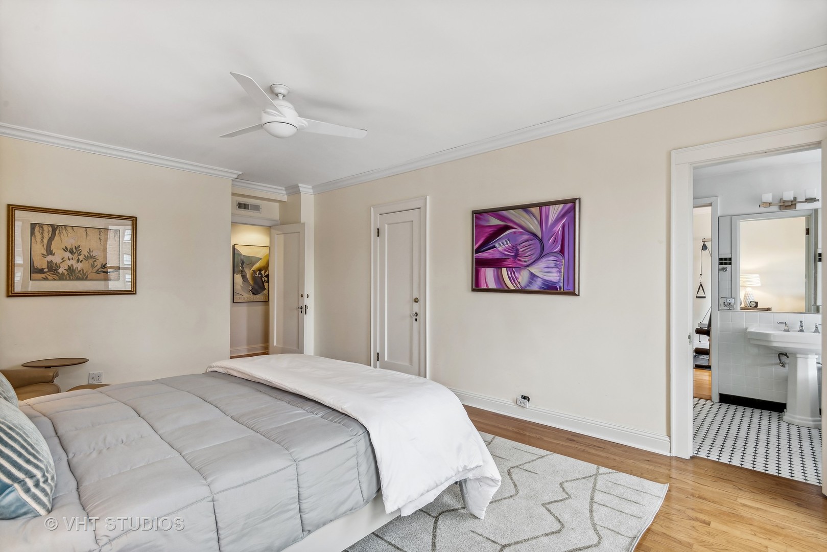 3100 North Sheridan Road, Unit 8B Chicago, IL 60657 - Photo 15 of 28 a bedroom with a large bed and a chandelier