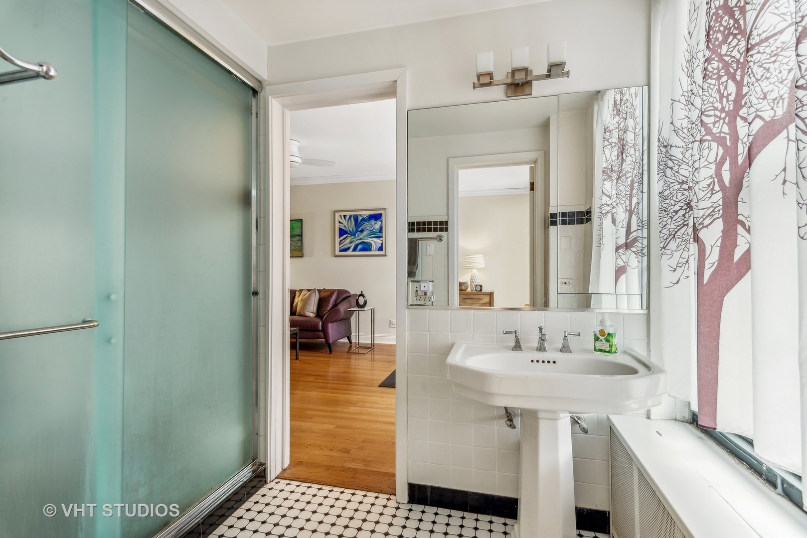3100 North Sheridan Road, Unit 8B Chicago, IL 60657 - Photo 16 of 28 a bathroom with a sink and a mirror